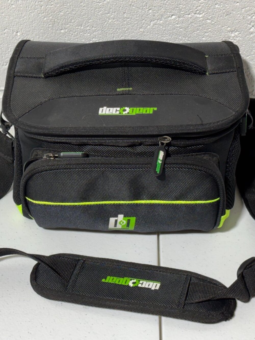 Deco Gear Nylon Padded Digital DSLR Cam Camera Shoulder Bag w/Strap Compartments